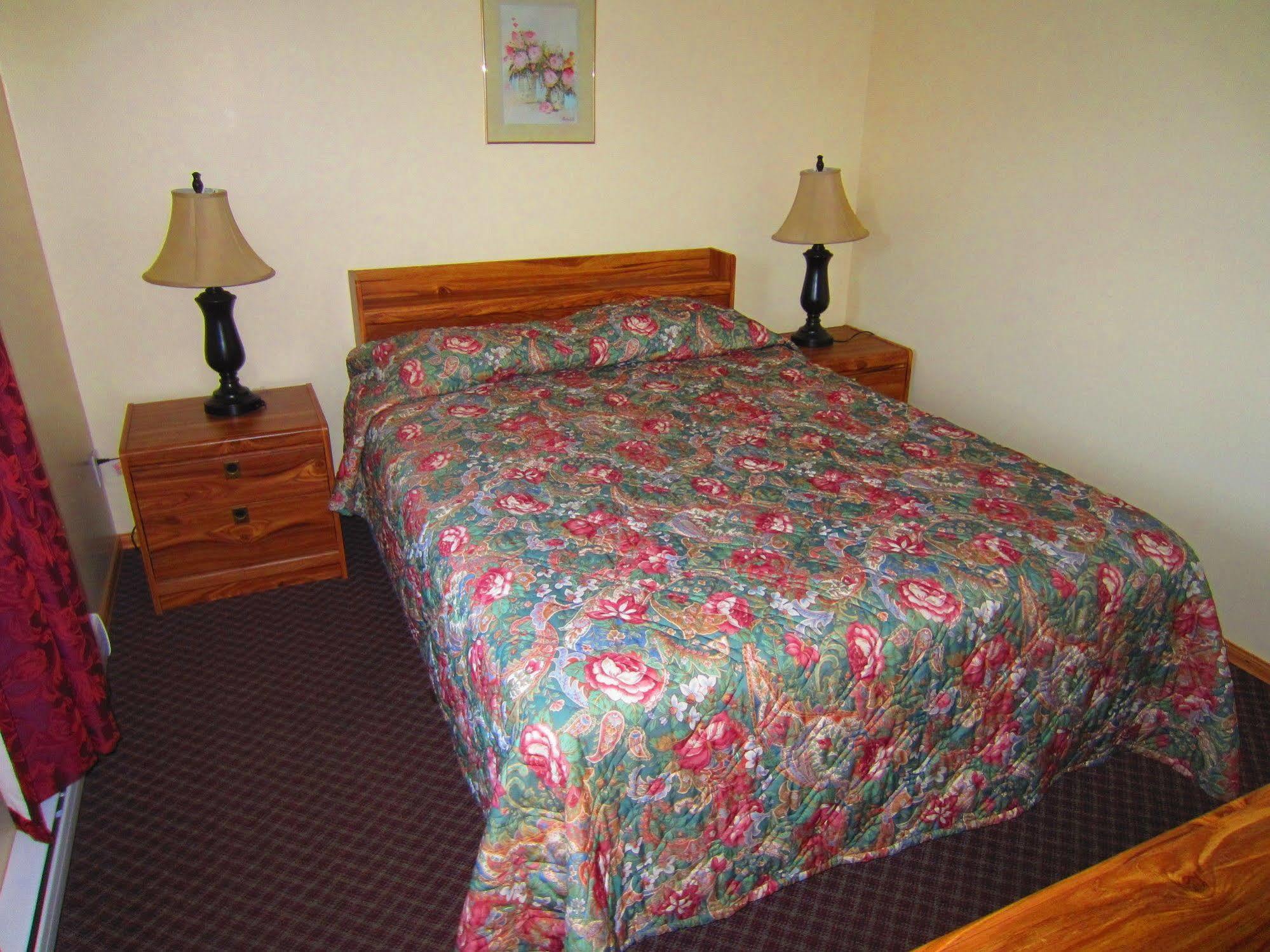 Black Sea Motel Penticton Kültér fotó